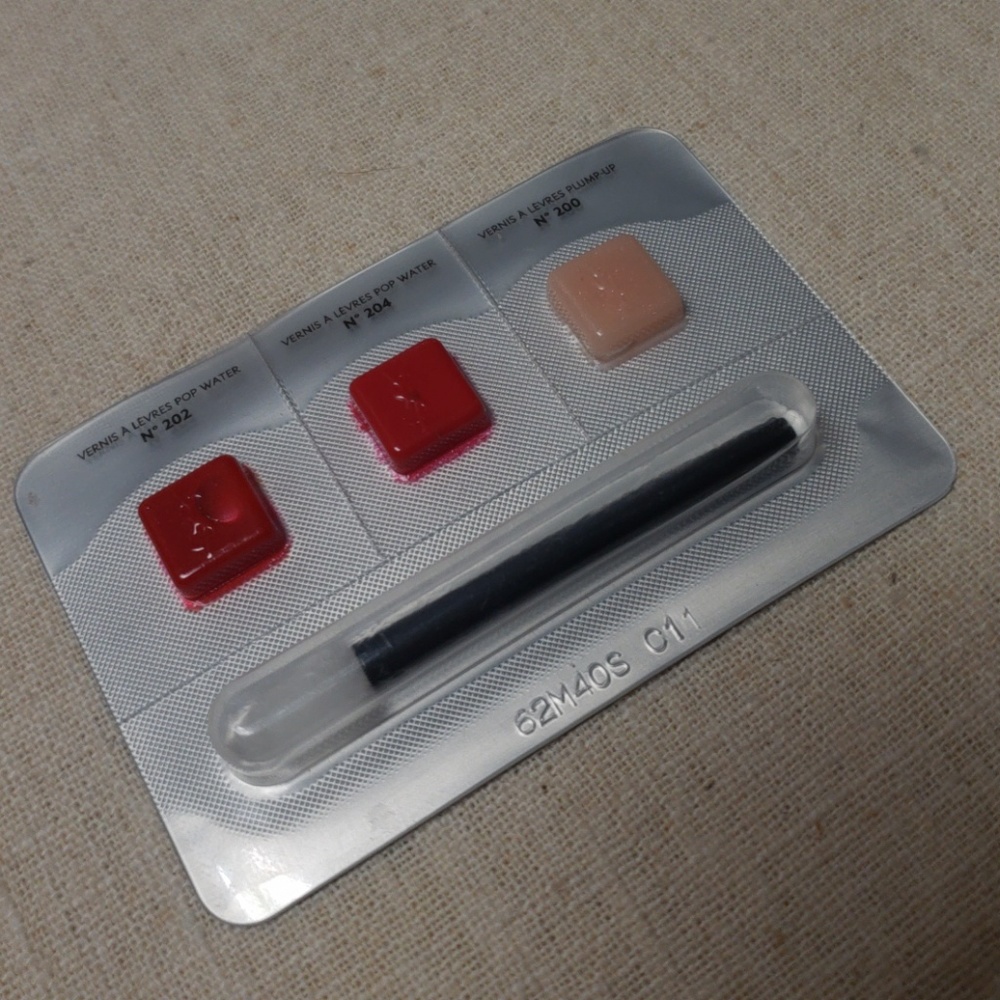 ✨3 for $10✨
Yves Saint Laurent Lip Kit Sample